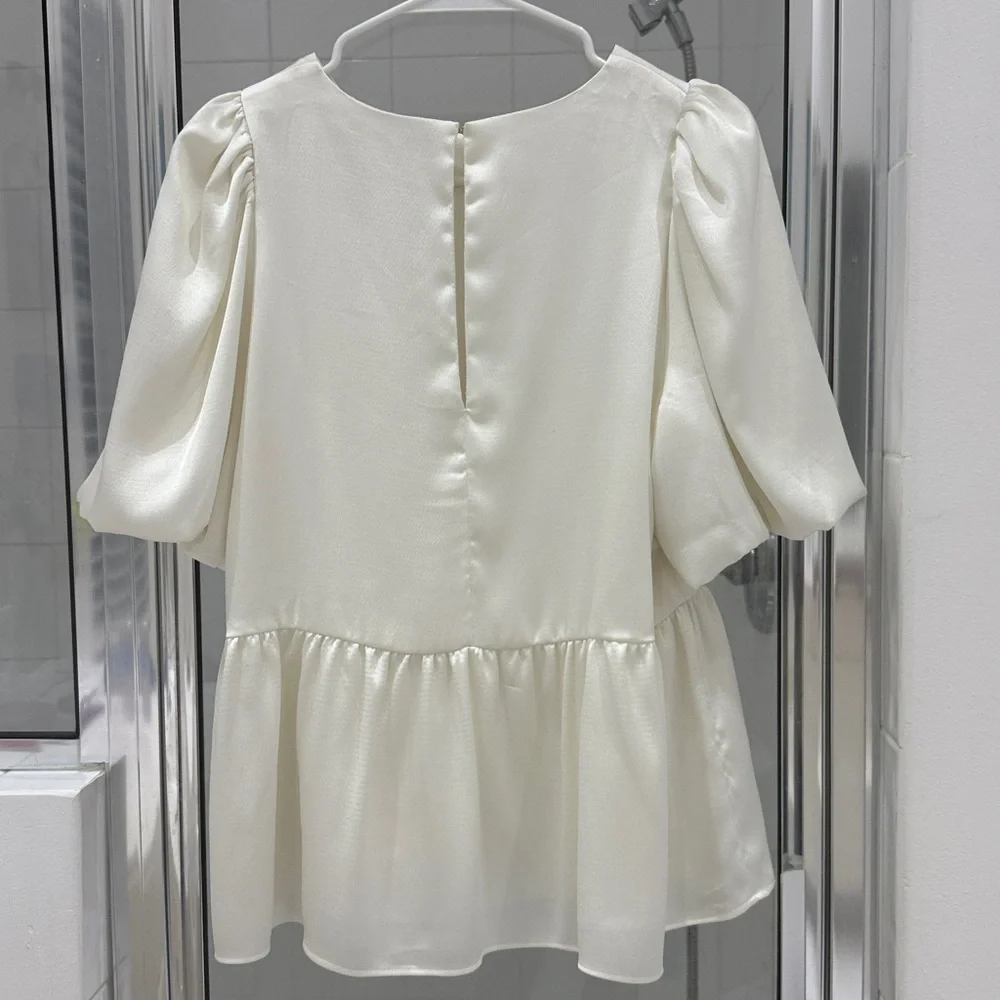 Lilly Pulitzer Blakelynn Elbow Sleeve Top Coconut White puff sleeves top size 6 - Picture 9 of 9